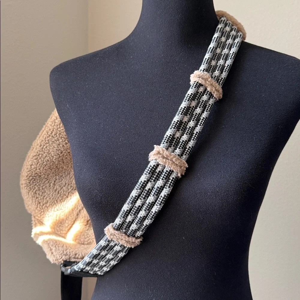 Kavu Fleece Full-size Rope Sling Bag - Picture 8 of 9